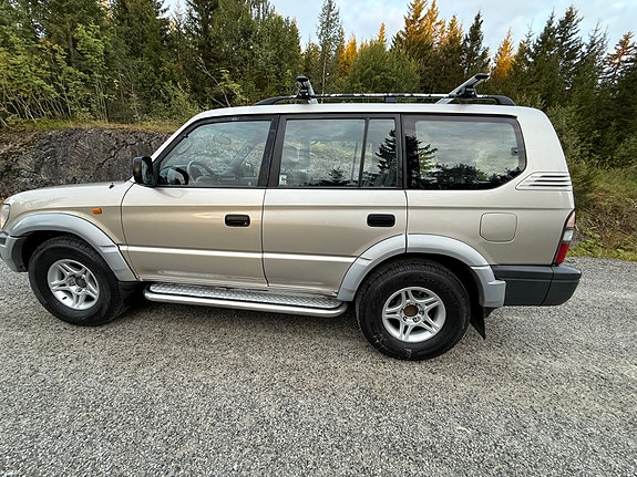 Toyota Land Cruiser 25 of 30