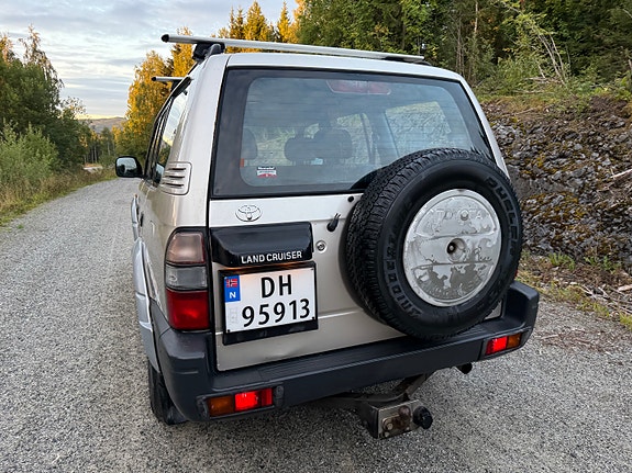 Toyota Land Cruiser 20 of 30