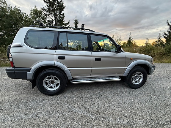 Toyota Land Cruiser 13 of 30