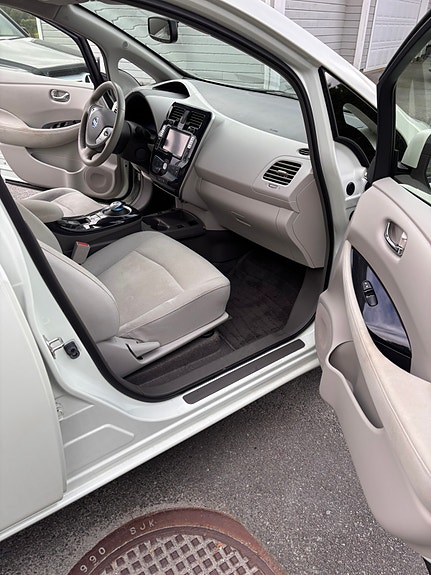 Nissan Leaf 9 of 30