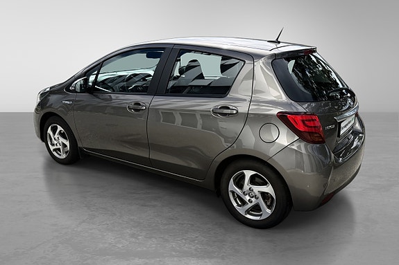 Toyota Yaris 15 of 30
