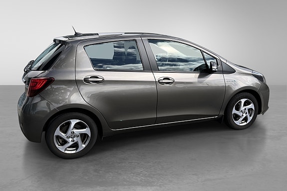Toyota Yaris 9 of 30