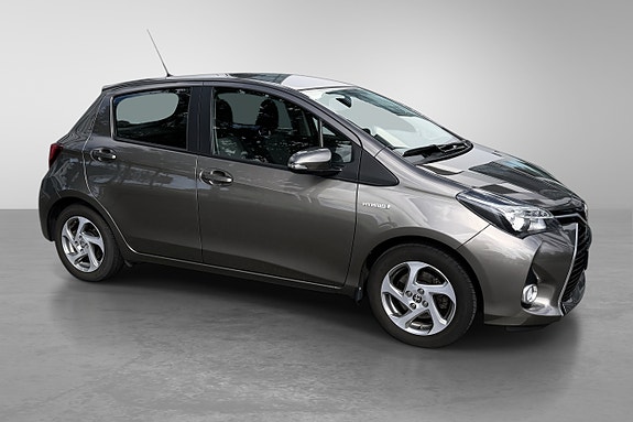 Toyota Yaris 7 of 30