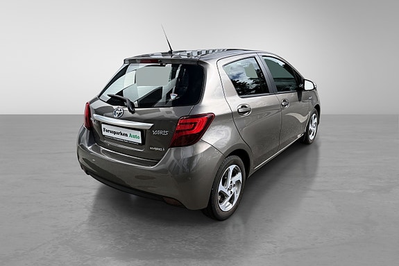 Toyota Yaris 11 of 30