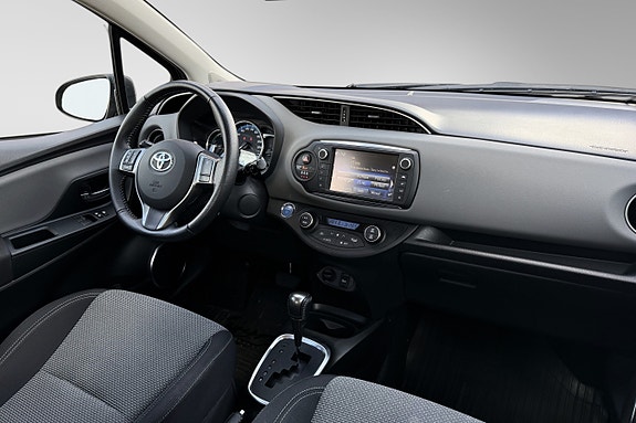Toyota Yaris 25 of 30