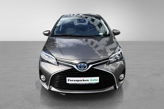 Toyota Yaris 2 of 30