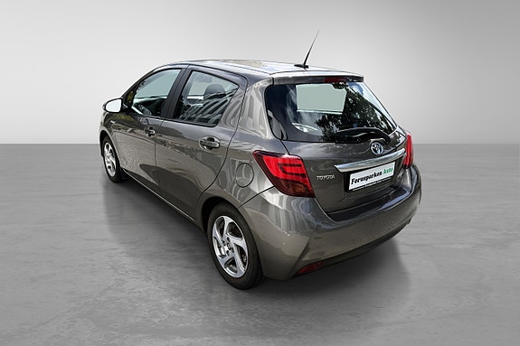 Toyota Yaris 14 of 30