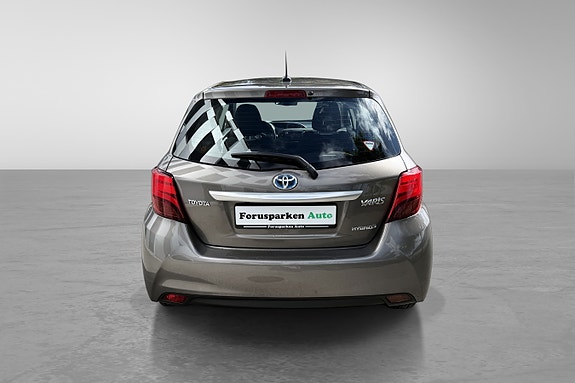Toyota Yaris 12 of 30
