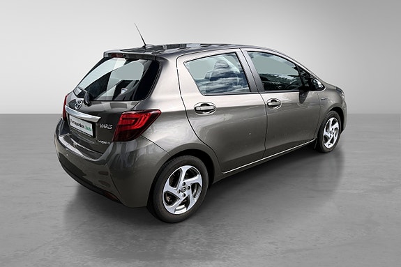 Toyota Yaris 10 of 30