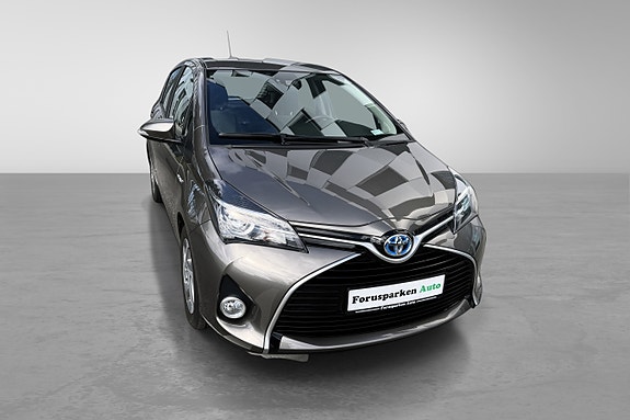 Toyota Yaris 3 of 30