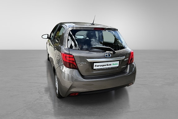Toyota Yaris 13 of 30
