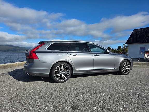 Volvo V90 2 of 7