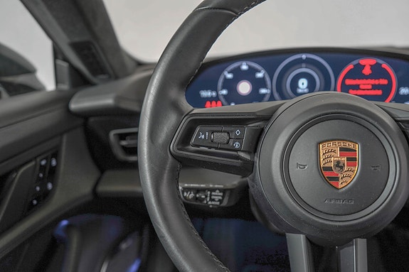Porsche Taycan Turbo 26 of 30