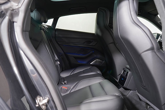 Porsche Taycan Turbo 13 of 30