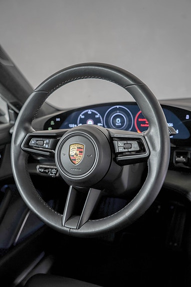 Porsche Taycan Turbo 24 of 30
