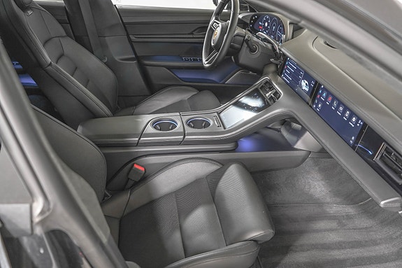 Porsche Taycan Turbo 21 of 30