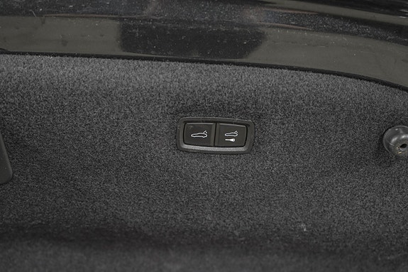 Porsche Taycan Turbo 12 of 30