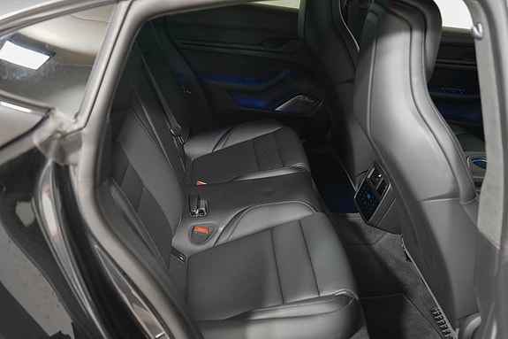 Porsche Taycan Turbo 14 of 30