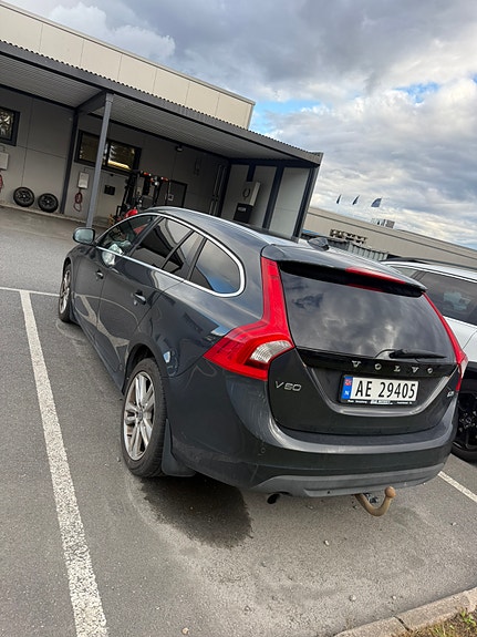 Volvo V60 2 of 6