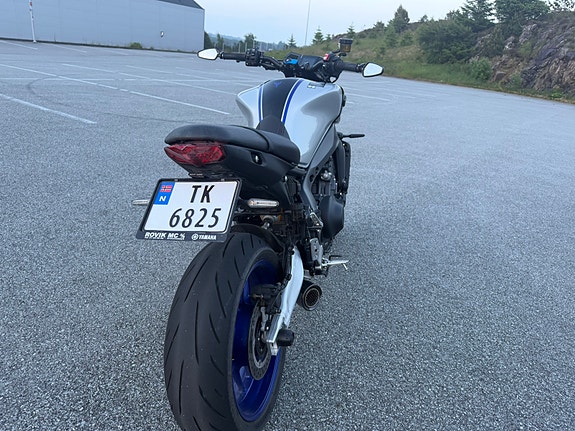 Yamaha MT-09 4 of 6