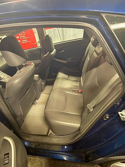 Toyota Prius 9 of 16