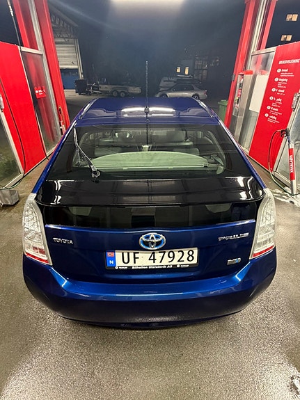 Toyota Prius 5 of 16