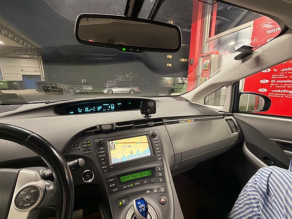 Toyota Prius 7 of 16