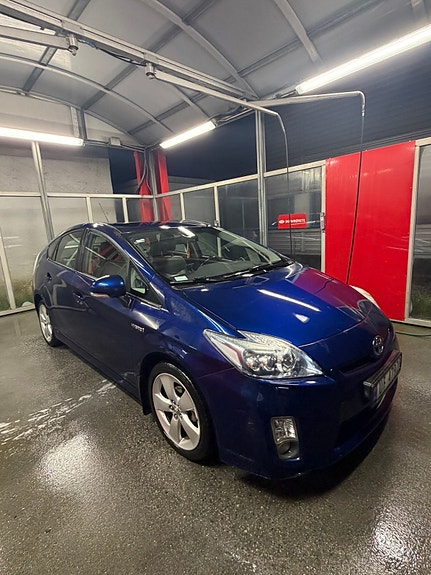 Toyota Prius 3 of 16