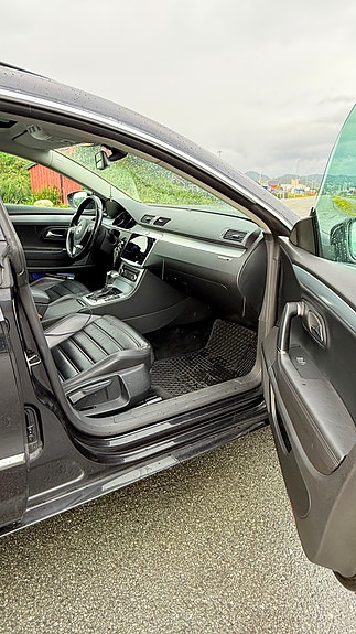 Volkswagen Passat CC 10 of 22