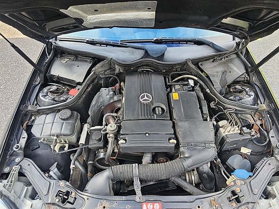 Mercedes-Benz CLK200 12 of 17