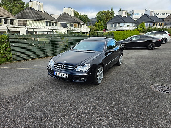 Mercedes-Benz CLK200 2 of 17