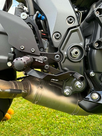 Yamaha R7 5 of 15