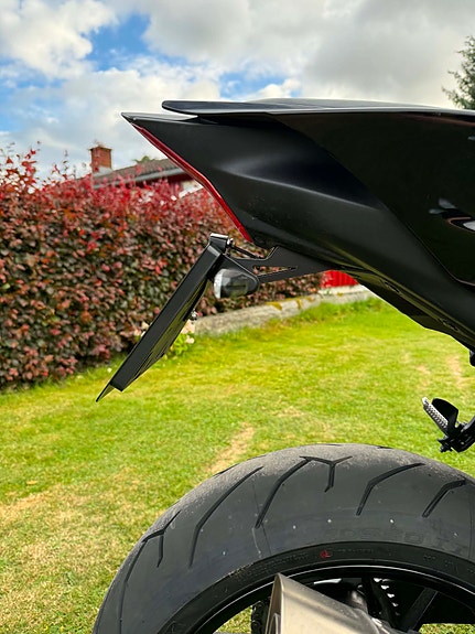 Yamaha R7 9 of 15