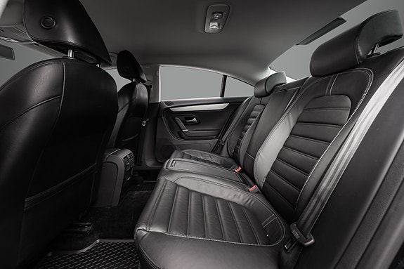Volkswagen Passat CC 13 of 30