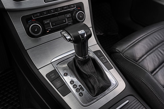 Volkswagen Passat CC 25 of 30