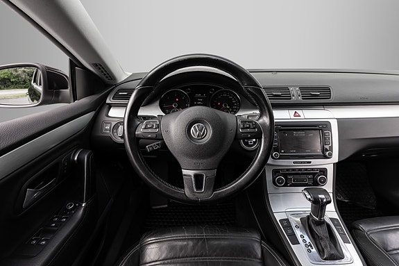 Volkswagen Passat CC 17 of 30