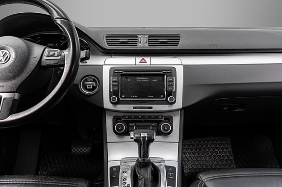 Volkswagen Passat CC 23 of 30