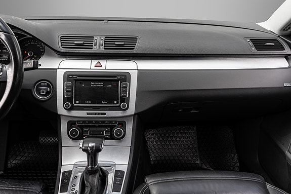 Volkswagen Passat CC 22 of 30