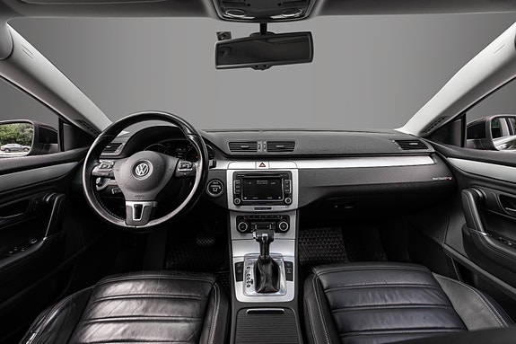 Volkswagen Passat CC 18 of 30