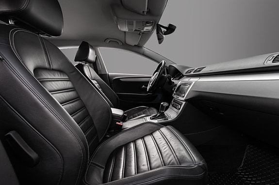 Volkswagen Passat CC 11 of 30