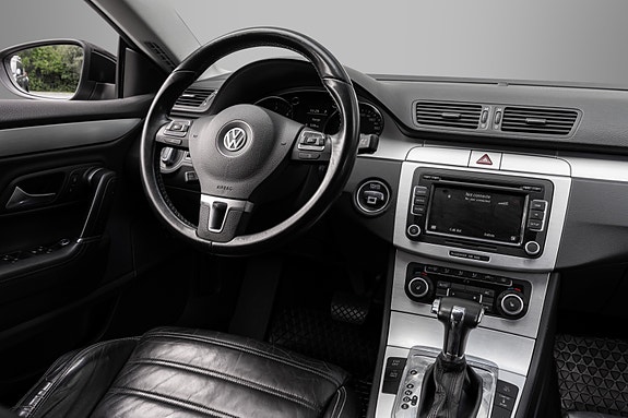 Volkswagen Passat CC 16 of 30