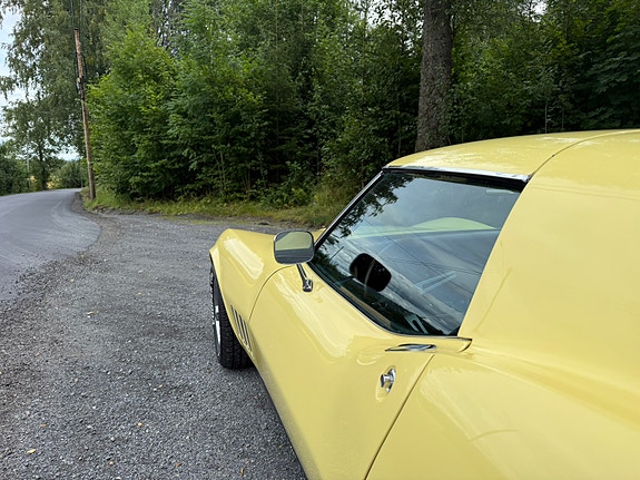Chevrolet Corvette 12 of 30