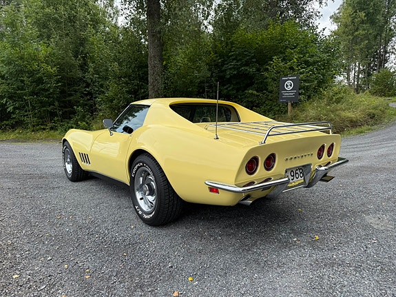 Chevrolet Corvette 3 of 30