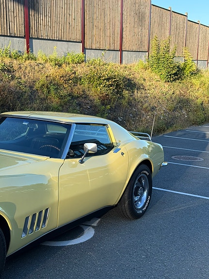 Chevrolet Corvette 28 of 30