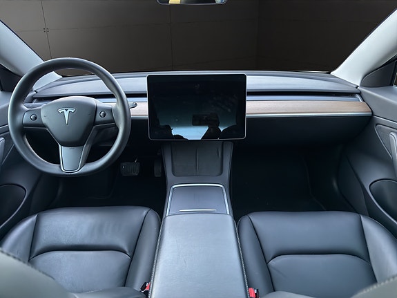 Tesla Model 3 11 of 13