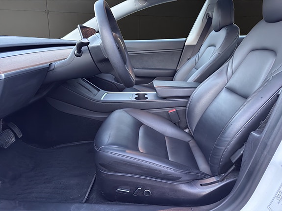 Tesla Model 3 9 of 13