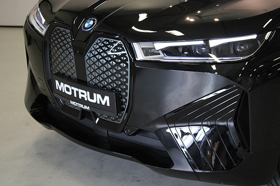 BMW iX 9 of 30
