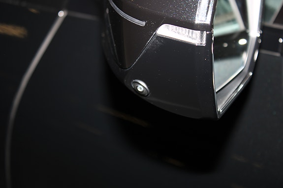 BMW iX 11 of 30