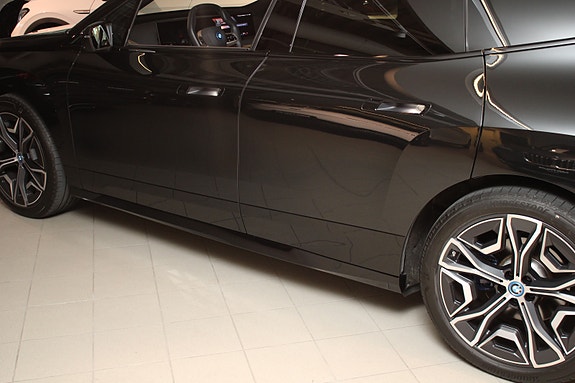 BMW iX 5 of 30