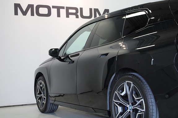 BMW iX 6 of 30